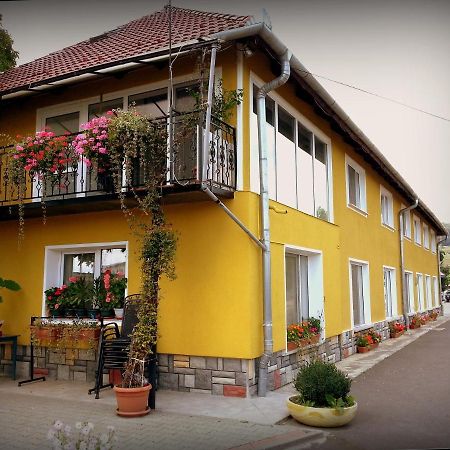 Cazare La Troita Codlea Exterior foto