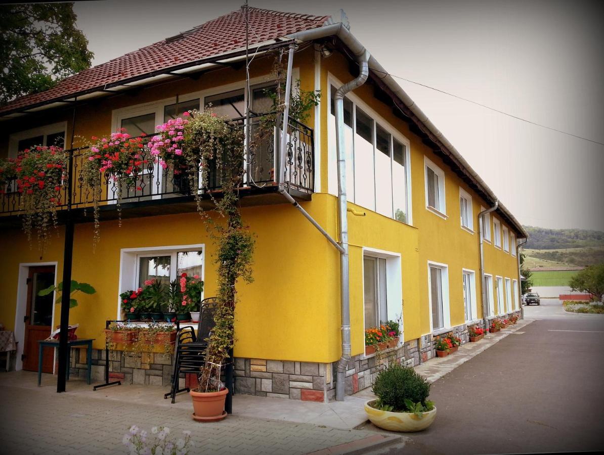 Cazare La Troita Codlea Exterior foto
