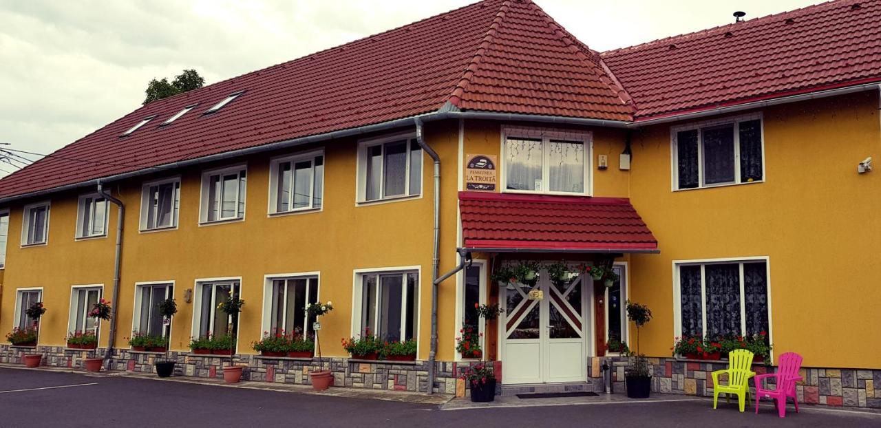 Cazare La Troita Codlea Exterior foto